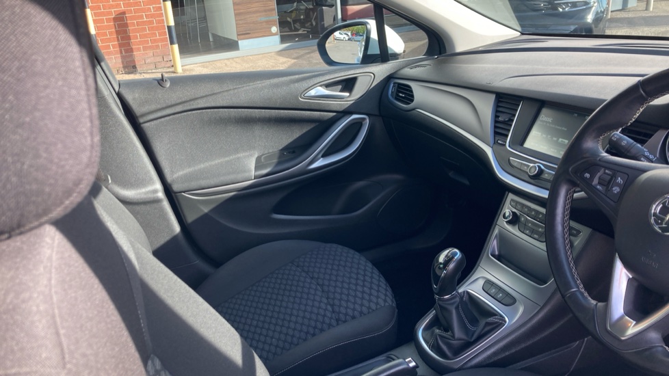 Vauxhall Astra 1.0T ecoTEC SE 5dr Petrol Hatchback - Image 14