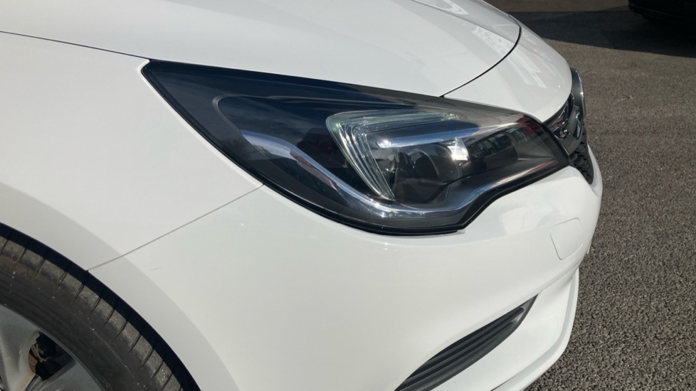 Vauxhall Astra 1.0T ecoTEC SE 5dr Petrol Hatchback - Image 37