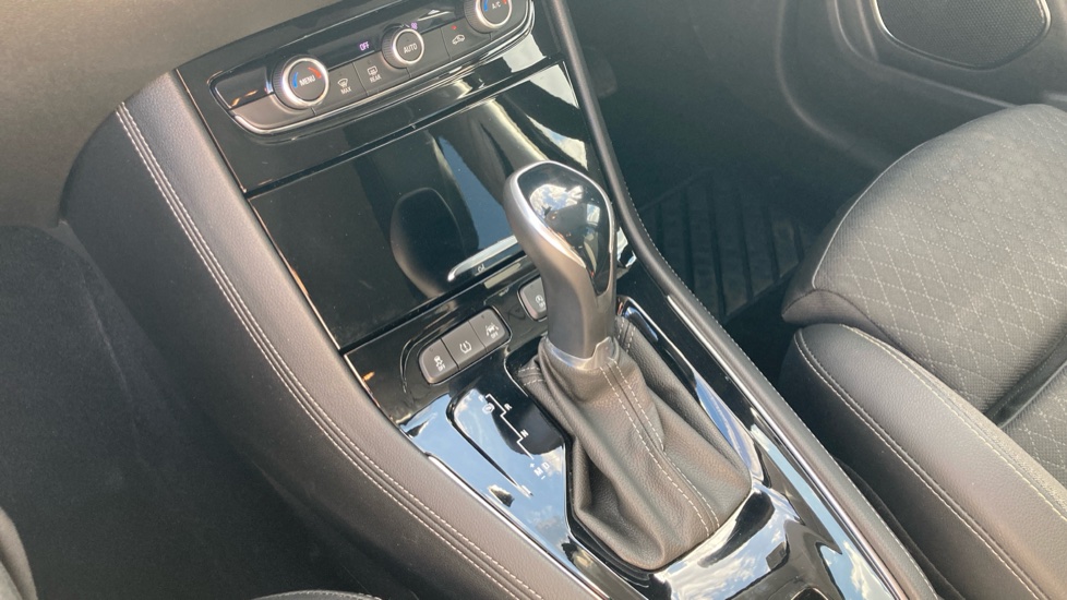 Vauxhall Grandland X 1.2 Turbo Griffin Edition 5dr Auto Petrol Hatchback - Image 13