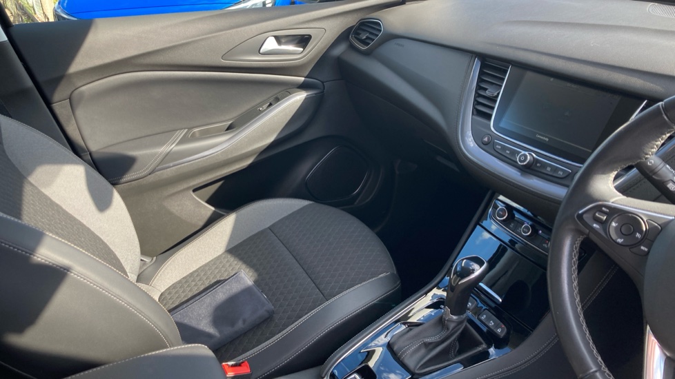 Vauxhall Grandland X 1.2 Turbo Griffin Edition 5dr Auto Petrol Hatchback - Image 14