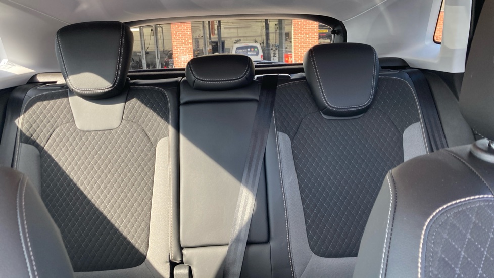 Vauxhall Grandland X 1.2 Turbo Griffin Edition 5dr Auto Petrol Hatchback - Image 15
