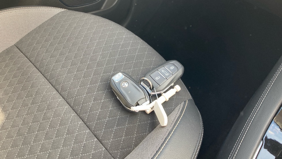 Vauxhall Grandland X 1.2 Turbo Griffin Edition 5dr Auto Petrol Hatchback - Image 20