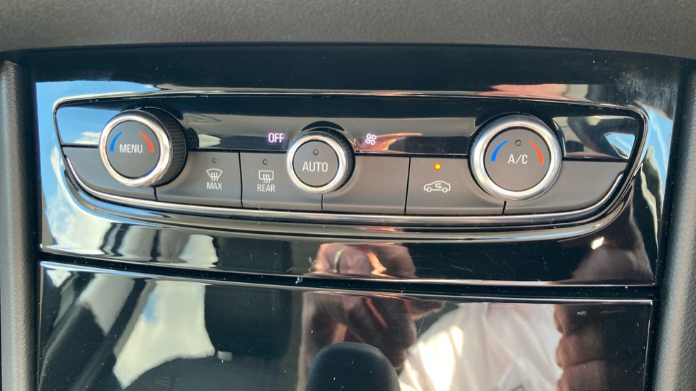 Vauxhall Grandland X 1.2 Turbo Griffin Edition 5dr Auto Petrol Hatchback - Image 29