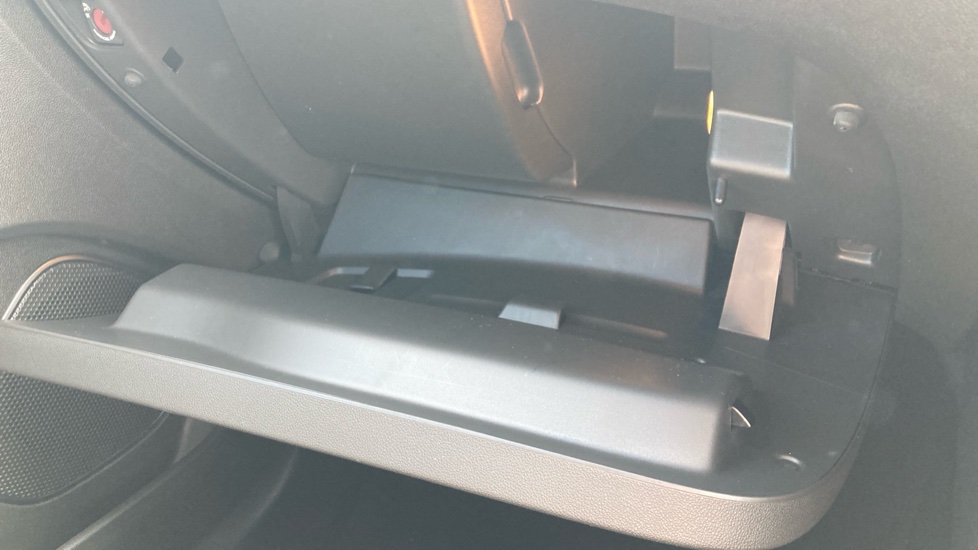 Vauxhall Grandland X 1.2 Turbo Griffin Edition 5dr Auto Petrol Hatchback - Image 31