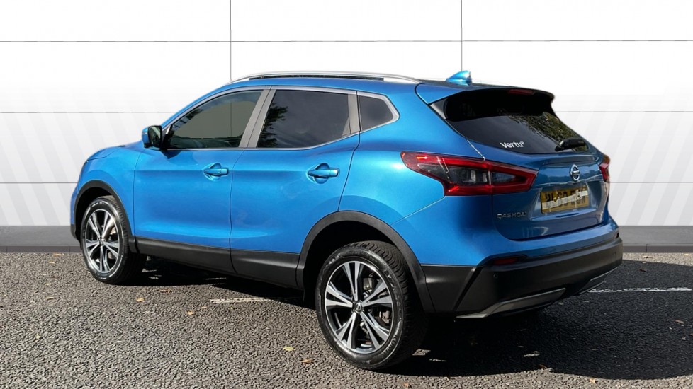 Nissan Qashqai 1.3 DiG-T N-Connecta 5dr Petrol Hatchback - Image 2