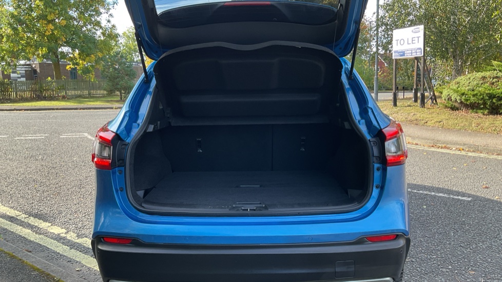 Nissan Qashqai 1.3 DiG-T N-Connecta 5dr Petrol Hatchback - Image 4