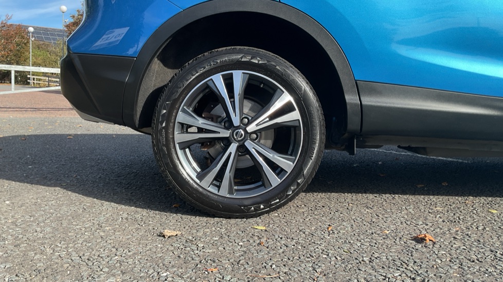 Nissan Qashqai 1.3 DiG-T N-Connecta 5dr Petrol Hatchback - Image 7