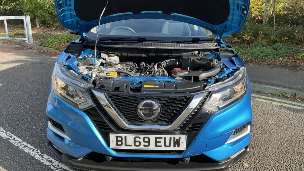 Nissan Qashqai 1.3 DiG-T N-Connecta 5dr Petrol Hatchback - Image 8