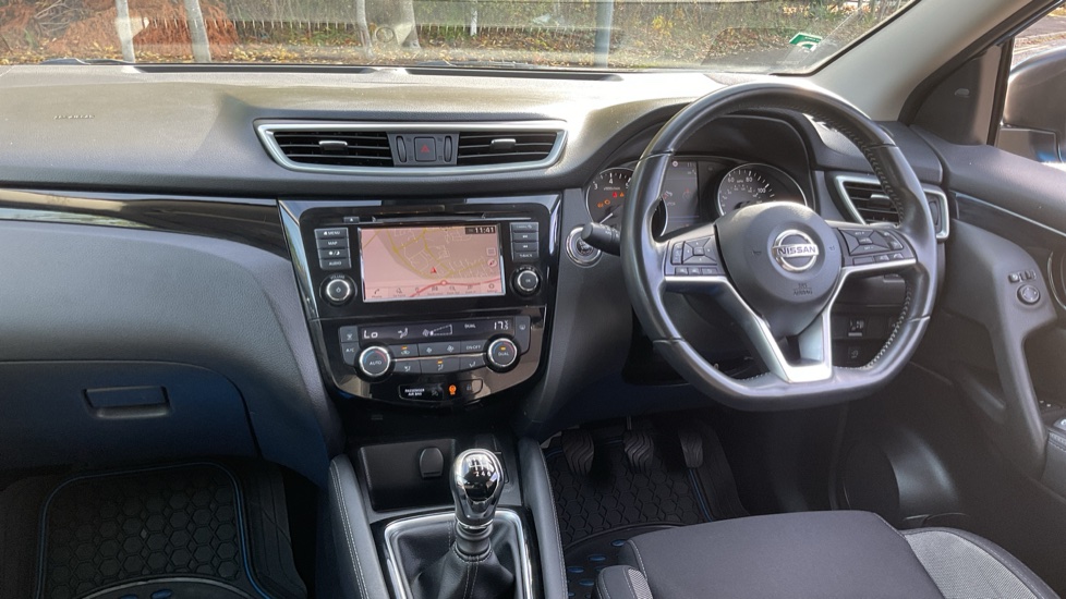 Nissan Qashqai 1.3 DiG-T N-Connecta 5dr Petrol Hatchback - Image 10