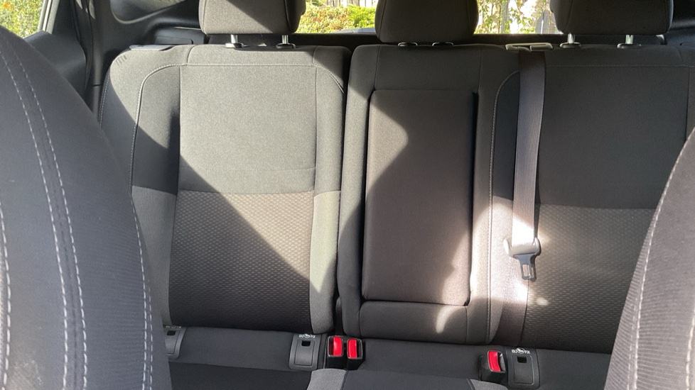 Nissan Qashqai 1.3 DiG-T N-Connecta 5dr Petrol Hatchback - Image 15
