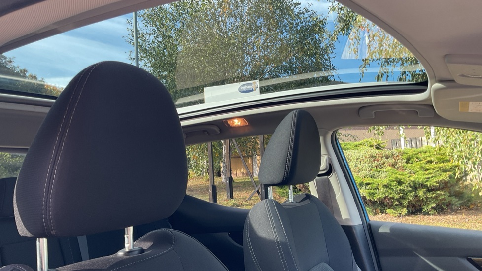 Nissan Qashqai 1.3 DiG-T N-Connecta 5dr Petrol Hatchback - Image 21