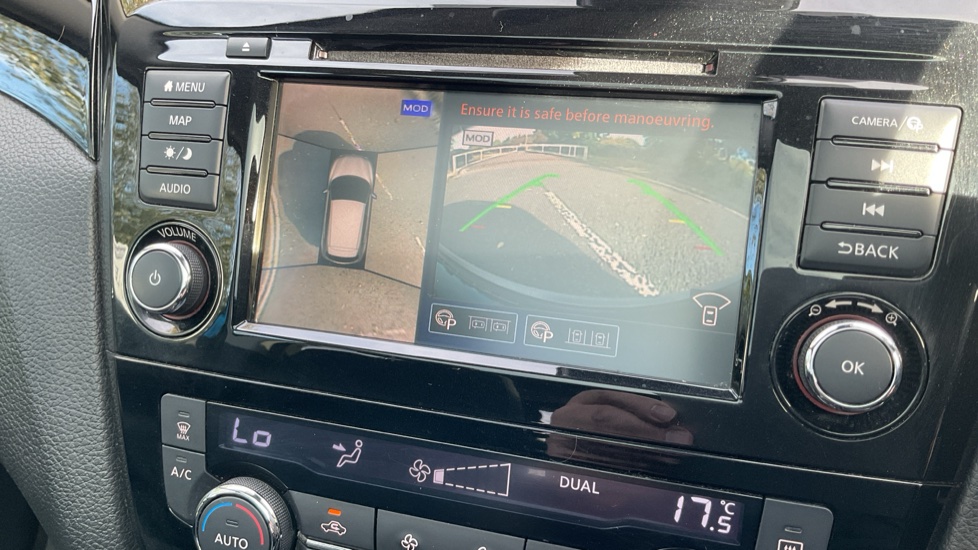 Nissan Qashqai 1.3 DiG-T N-Connecta 5dr Petrol Hatchback - Image 22