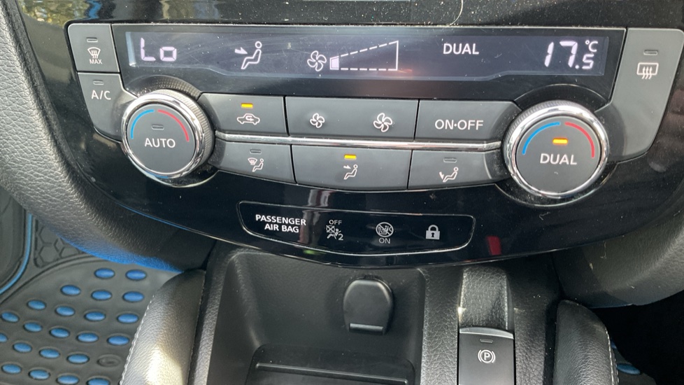 Nissan Qashqai 1.3 DiG-T N-Connecta 5dr Petrol Hatchback - Image 24