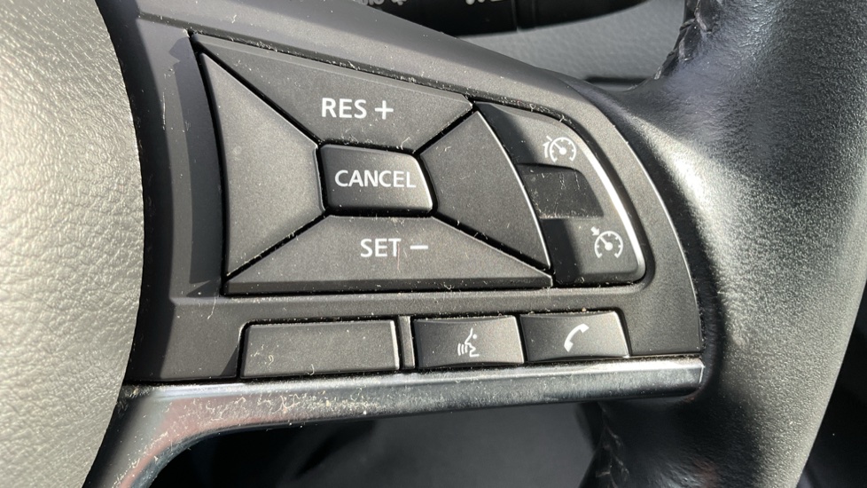 Nissan Qashqai 1.3 DiG-T N-Connecta 5dr Petrol Hatchback - Image 26