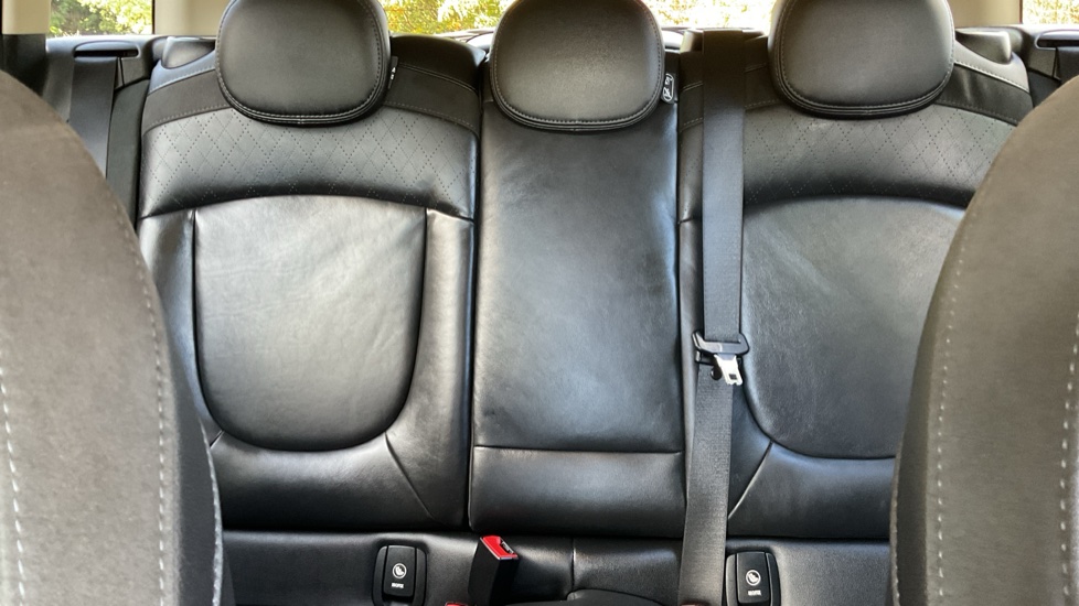 MINI Clubman 2.0 Cooper S 6dr Petrol Estate - Image 15