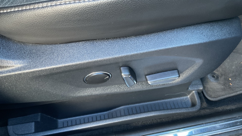 Ford Galaxy 2.5 FHEV 190 Titanium 5dr CVT Hybrid Estate - Image 25