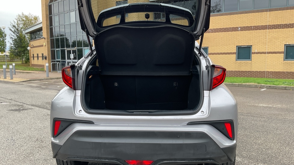 Toyota C-HR 1.8 Hybrid Design 5dr CVT Hybrid Hatchback - Image 4