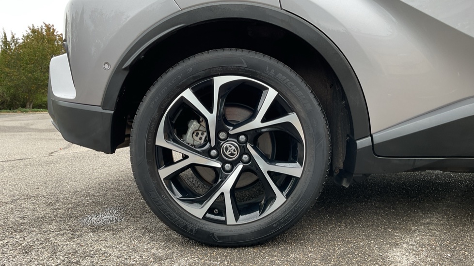 Toyota C-HR 1.8 Hybrid Design 5dr CVT Hybrid Hatchback - Image 7