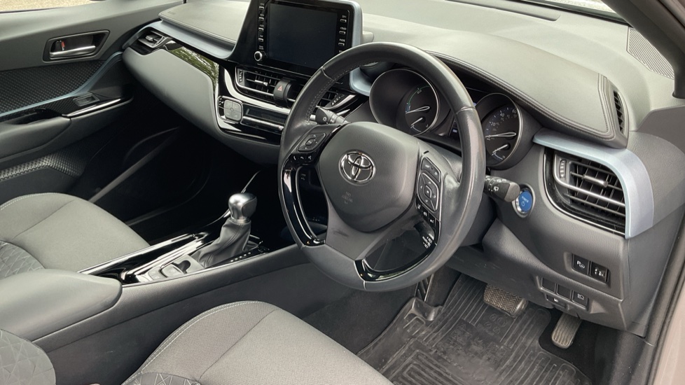 Toyota C-HR 1.8 Hybrid Design 5dr CVT Hybrid Hatchback - Image 11