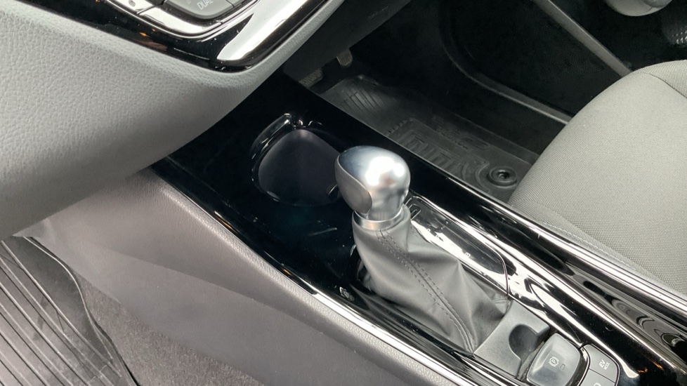 Toyota C-HR 1.8 Hybrid Design 5dr CVT Hybrid Hatchback - Image 13