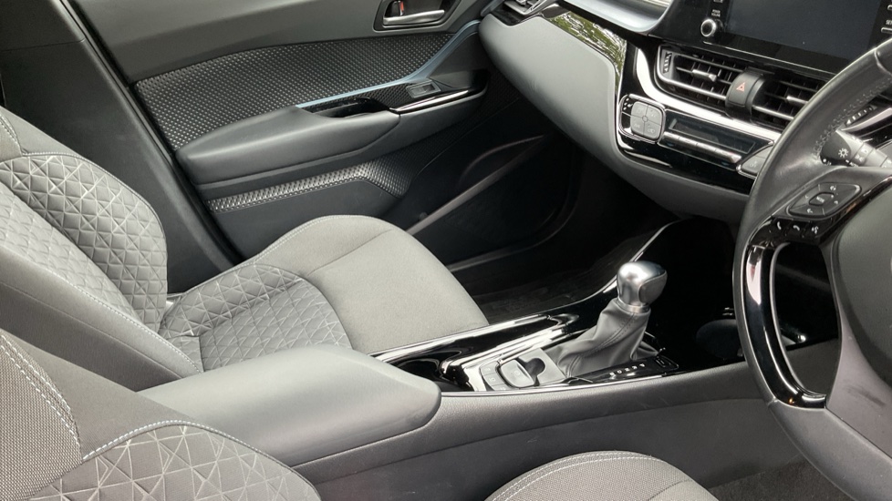 Toyota C-HR 1.8 Hybrid Design 5dr CVT Hybrid Hatchback - Image 14