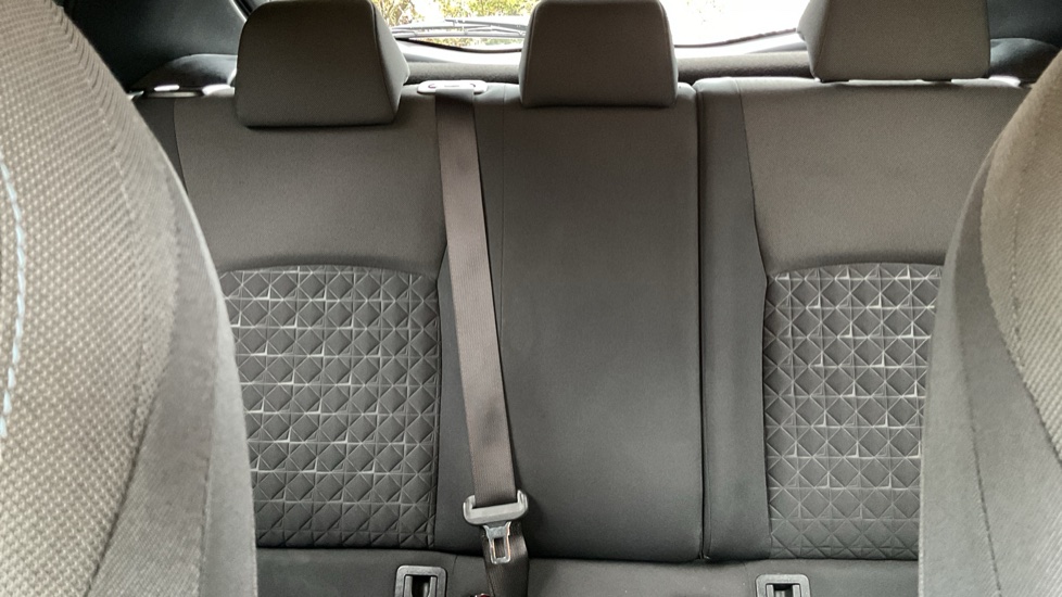 Toyota C-HR 1.8 Hybrid Design 5dr CVT Hybrid Hatchback - Image 15
