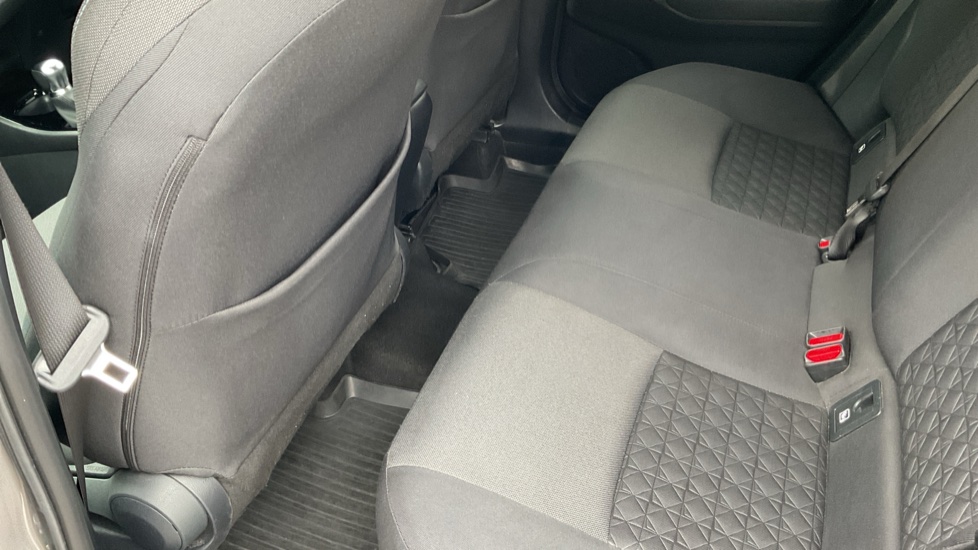 Toyota C-HR 1.8 Hybrid Design 5dr CVT Hybrid Hatchback - Image 16