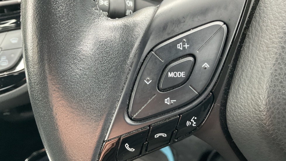 Toyota C-HR 1.8 Hybrid Design 5dr CVT Hybrid Hatchback - Image 24