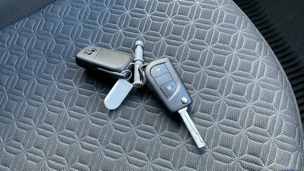 Toyota Aygo X 1.0 VVT-i Edge 5dr Petrol Hatchback - Image 20