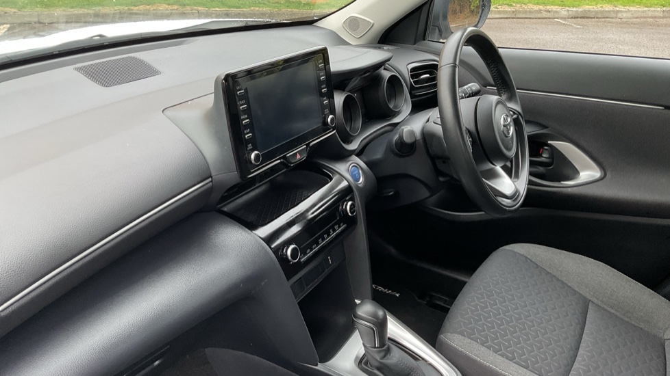 Toyota Yaris Cross 1.5 Hybrid Icon 5dr CVT Hybrid Estate - Image 9
