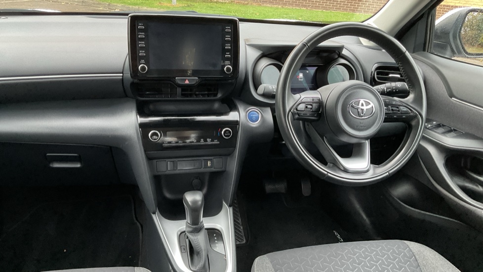 Toyota Yaris Cross 1.5 Hybrid Icon 5dr CVT Hybrid Estate - Image 10