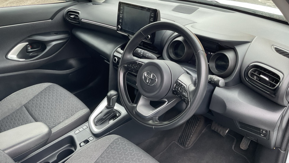 Toyota Yaris Cross 1.5 Hybrid Icon 5dr CVT Hybrid Estate - Image 11