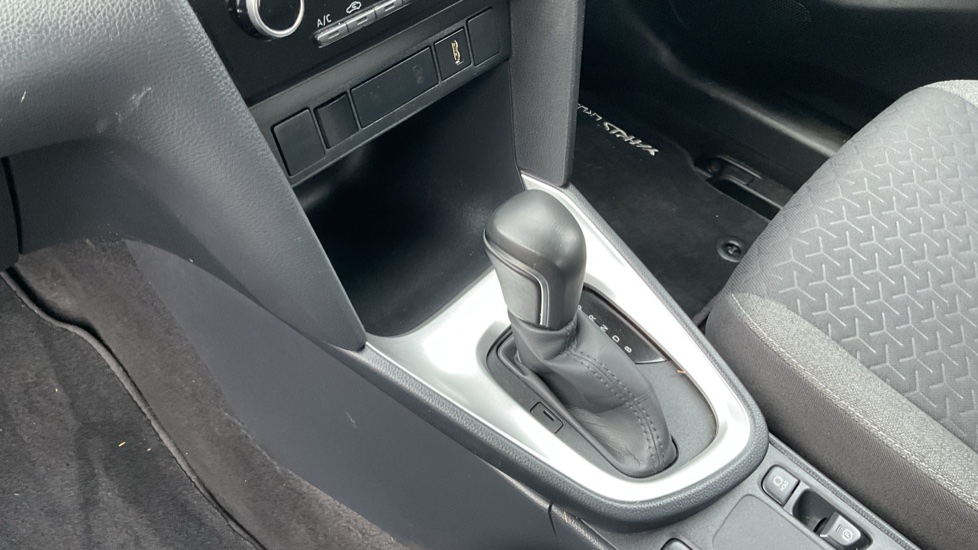 Toyota Yaris Cross 1.5 Hybrid Icon 5dr CVT Hybrid Estate - Image 13