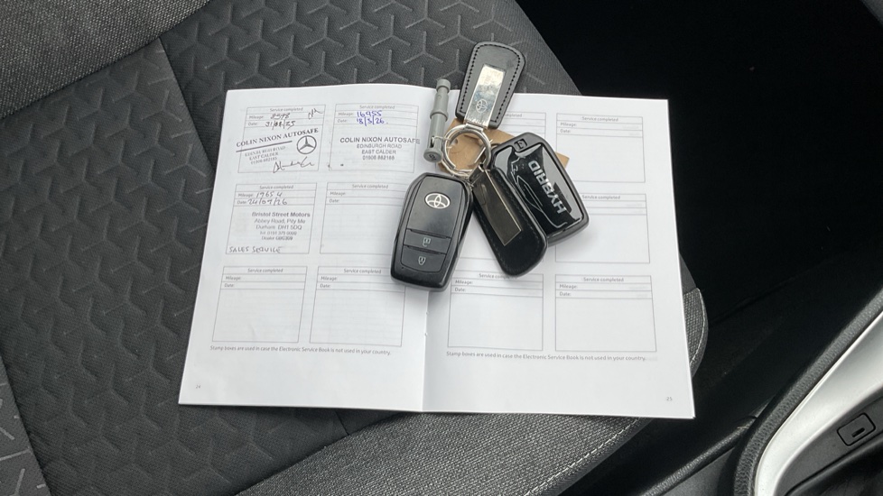 Toyota Yaris Cross 1.5 Hybrid Icon 5dr CVT Hybrid Estate - Image 19