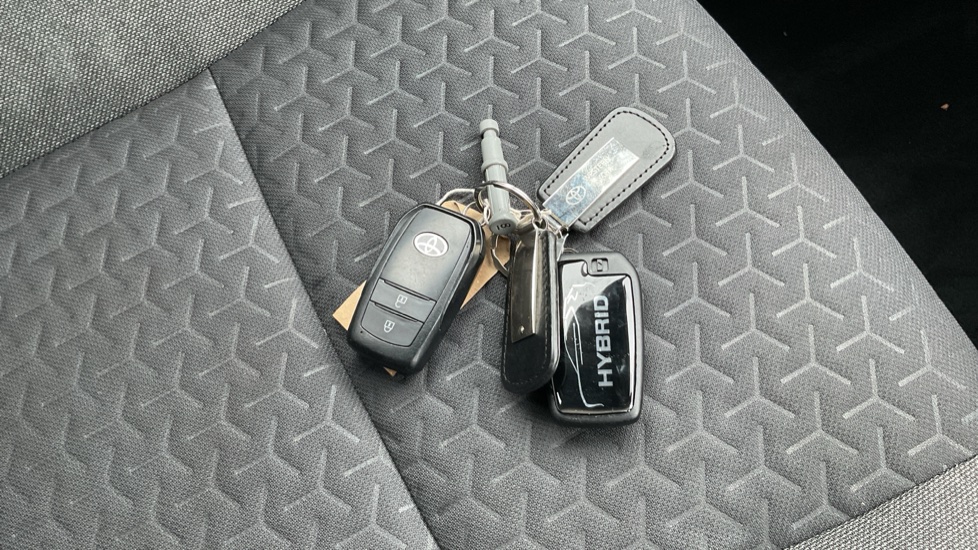 Toyota Yaris Cross 1.5 Hybrid Icon 5dr CVT Hybrid Estate - Image 20