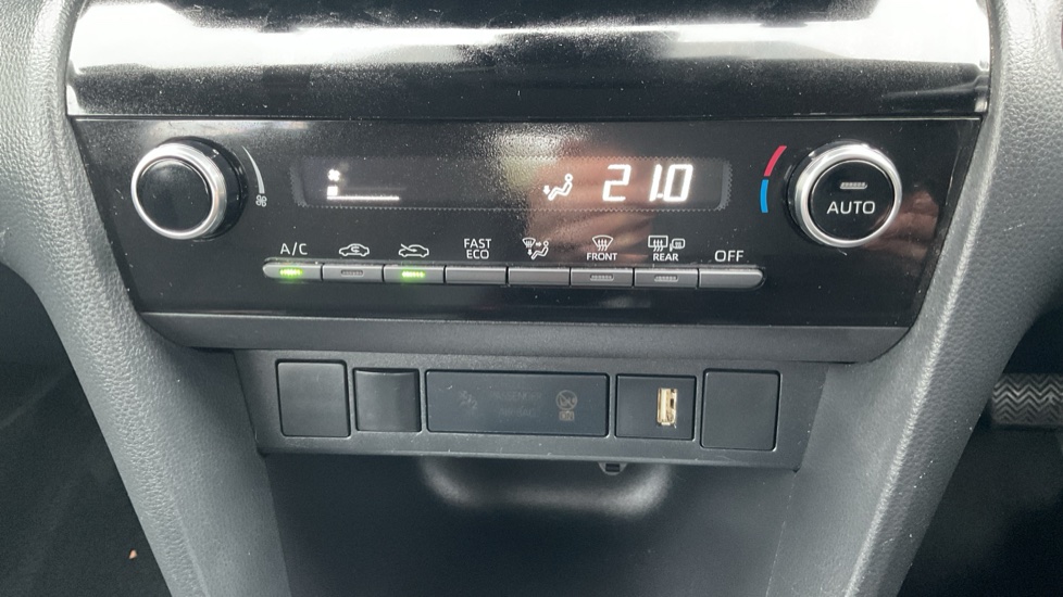 Toyota Yaris Cross 1.5 Hybrid Icon 5dr CVT Hybrid Estate - Image 22