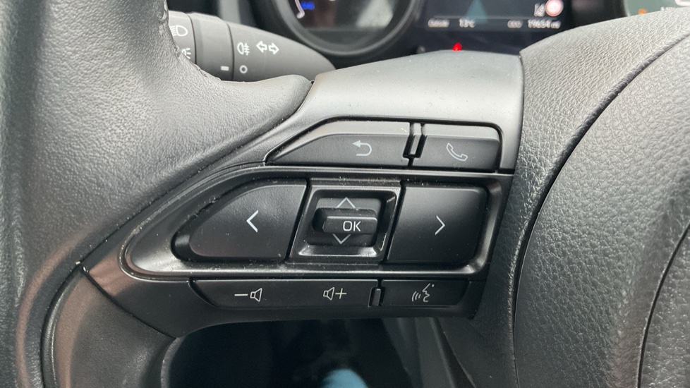 Toyota Yaris Cross 1.5 Hybrid Icon 5dr CVT Hybrid Estate - Image 23