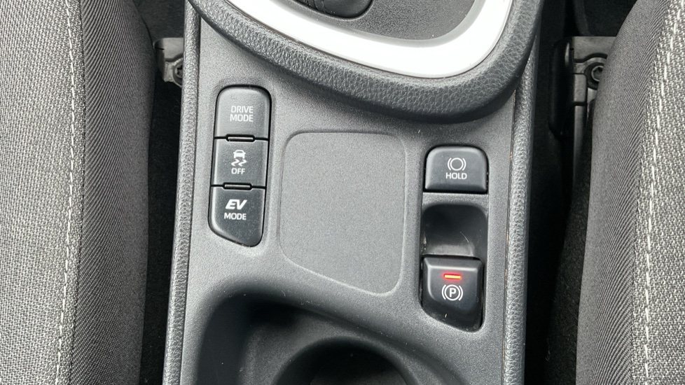 Toyota Yaris Cross 1.5 Hybrid Icon 5dr CVT Hybrid Estate - Image 25