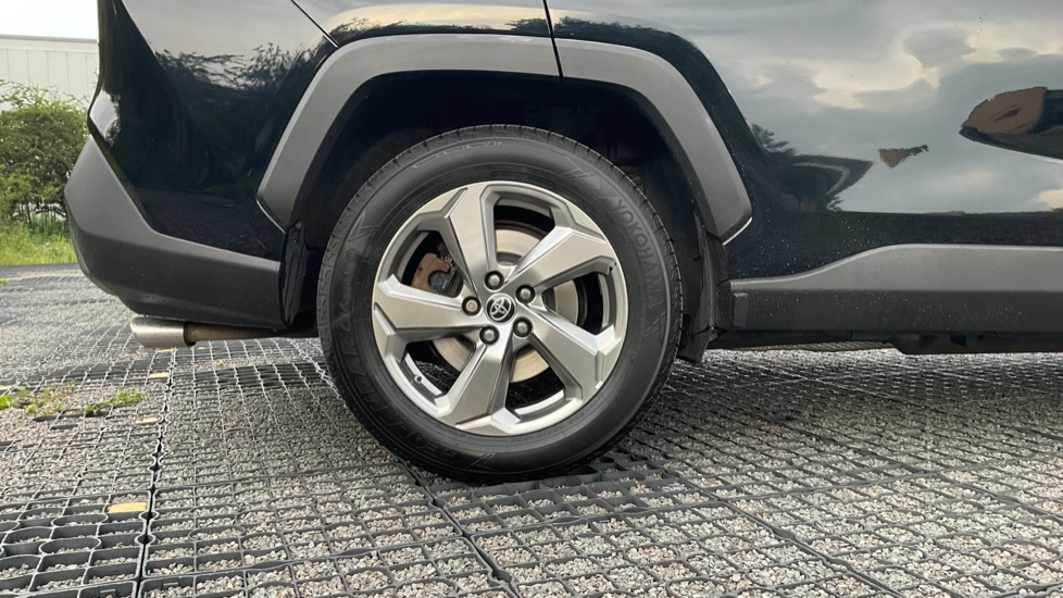 Toyota RAV4 2.5 VVT-i Hybrid Design 5dr CVT Hybrid Estate - Image 7