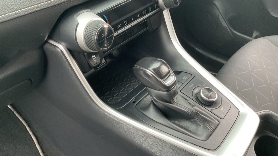 Toyota RAV4 2.5 VVT-i Hybrid Design 5dr CVT Hybrid Estate - Image 13