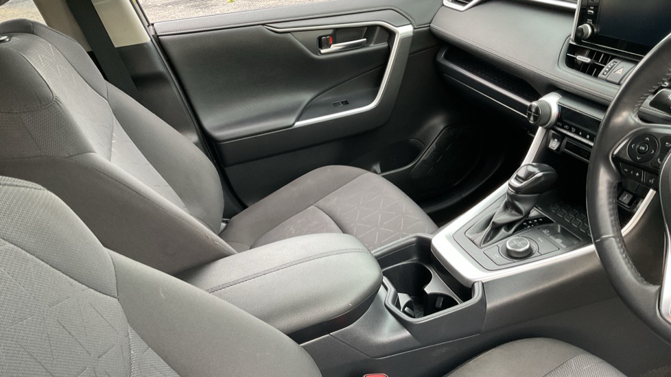 Toyota RAV4 2.5 VVT-i Hybrid Design 5dr CVT Hybrid Estate - Image 14