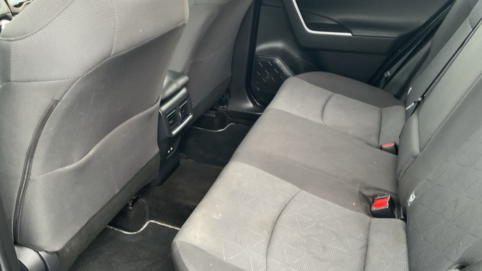 Toyota RAV4 2.5 VVT-i Hybrid Design 5dr CVT Hybrid Estate - Image 16