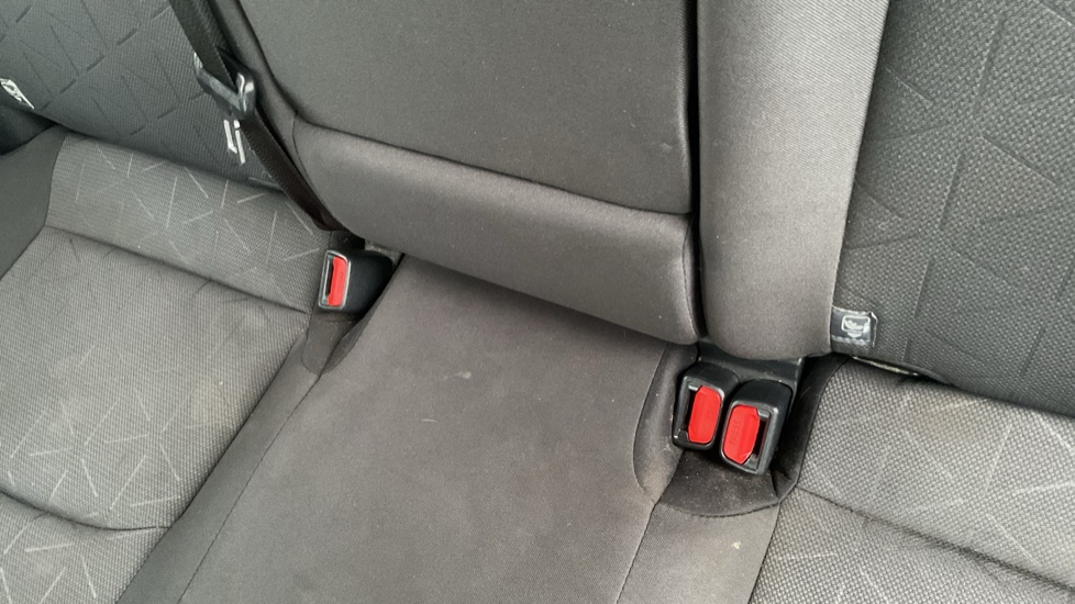 Toyota RAV4 2.5 VVT-i Hybrid Design 5dr CVT Hybrid Estate - Image 17