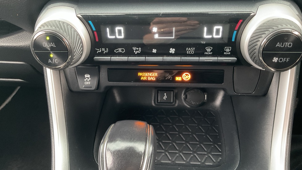 Toyota RAV4 2.5 VVT-i Hybrid Design 5dr CVT Hybrid Estate - Image 22