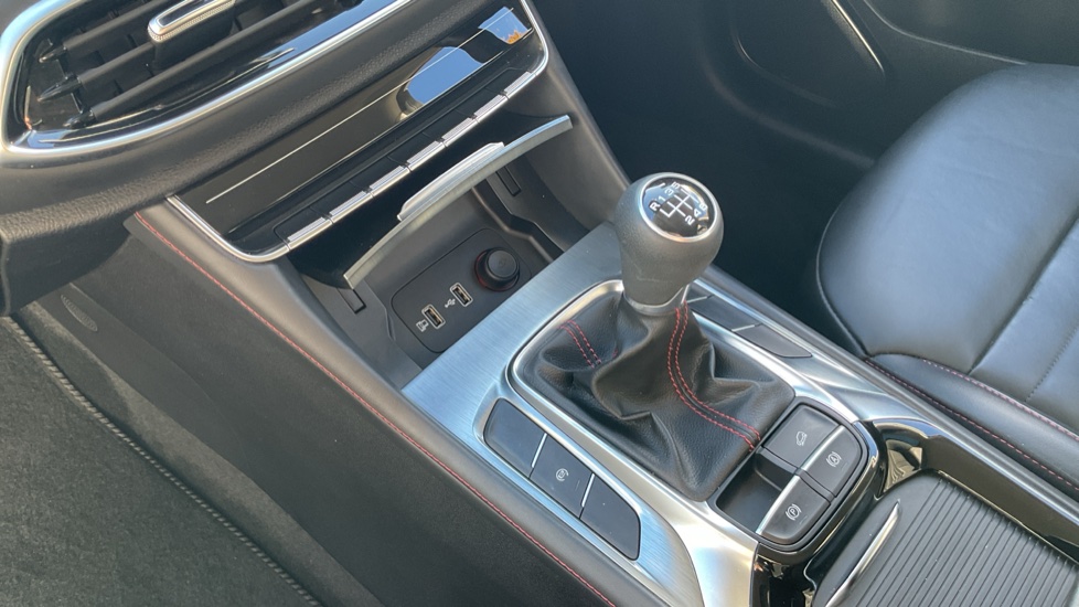 MG HS 1.5 T-GDI Trophy 5dr Petrol Hatchback - Image 13