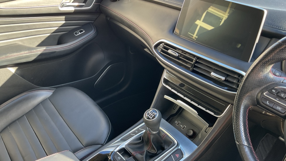MG HS 1.5 T-GDI Trophy 5dr Petrol Hatchback - Image 14