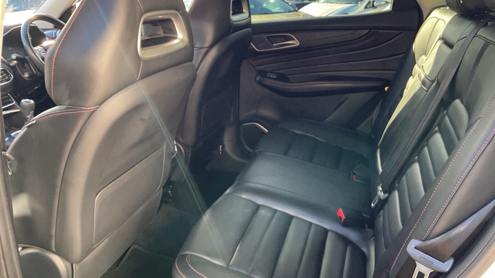 MG HS 1.5 T-GDI Trophy 5dr Petrol Hatchback - Image 16