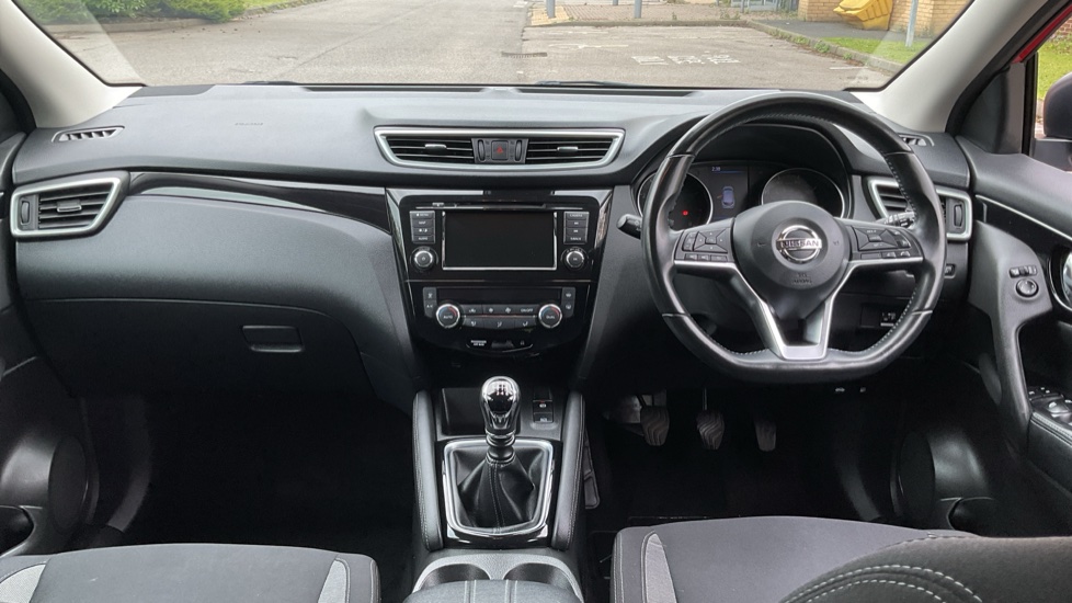 Nissan Qashqai 1.3 DiG-T Acenta Premium 5dr Petrol Hatchback - Image 10