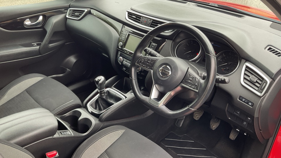 Nissan Qashqai 1.3 DiG-T Acenta Premium 5dr Petrol Hatchback - Image 11