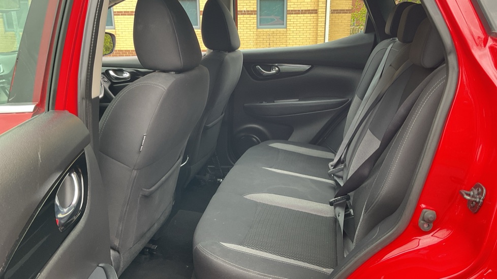 Nissan Qashqai 1.3 DiG-T Acenta Premium 5dr Petrol Hatchback - Image 16